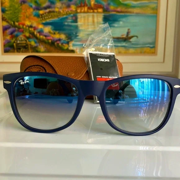 Ray-Ban Wayfarers Folding Gradient Sunglasses NWT ☀️😎🕶️